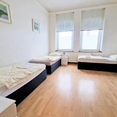 Apartment Central Located *