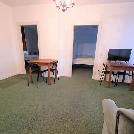 Apartment Central Located *
